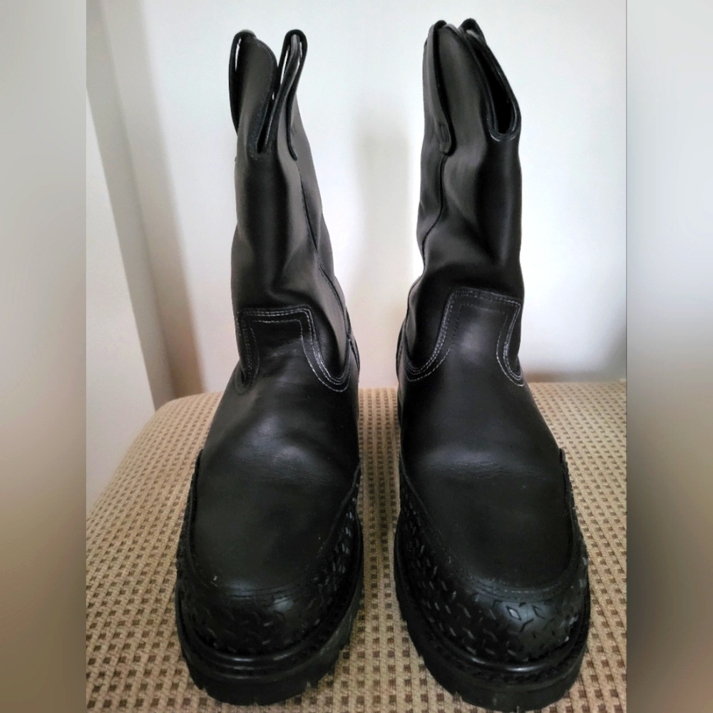 Road Wolf pull on riding boots. 10 1/2 wide, black, leather upper. Like new.